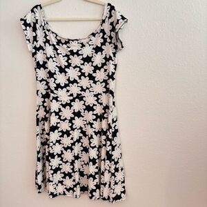 LORALETTE 18W-20W Daisy Floral Black and White Dress 1X